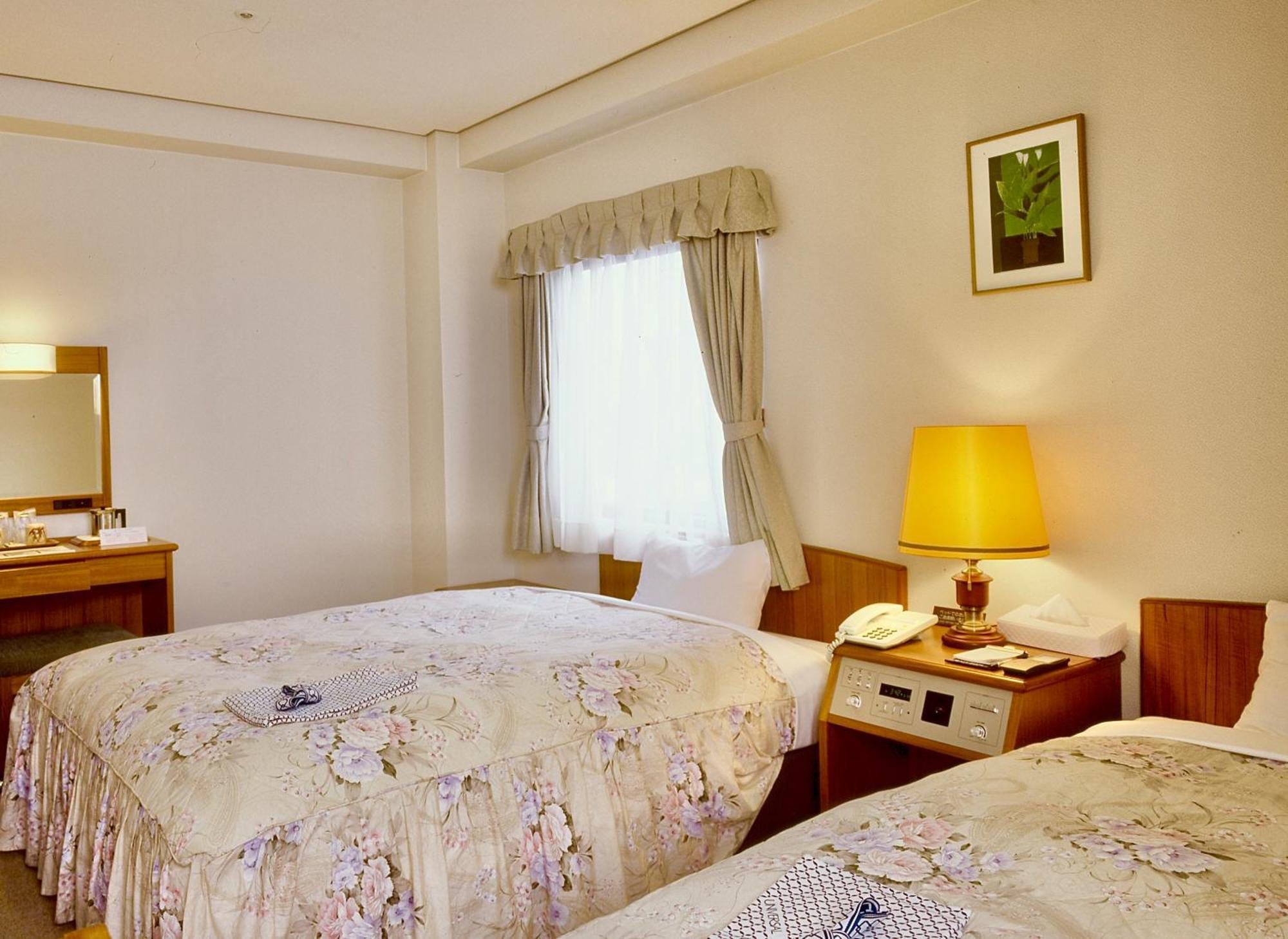 Okayama Ekimae Universal Hotel Экстерьер фото