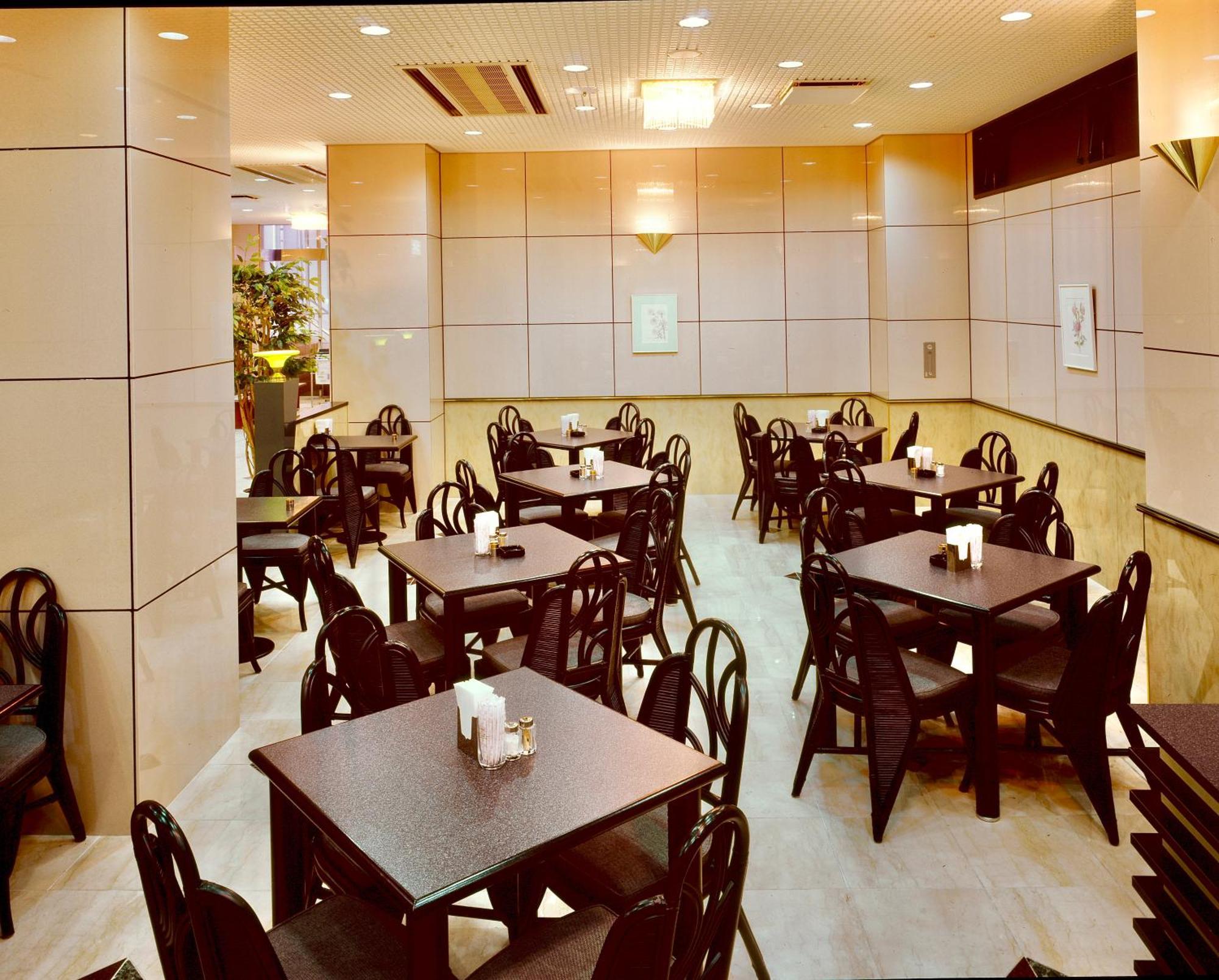 Okayama Ekimae Universal Hotel Экстерьер фото